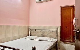 Hotel Shabnam Near Park Street,Esplanade,New Market